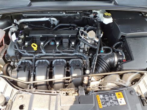Used 2018 Ford Focus SE w/ Cold Weather Package FWD image 11