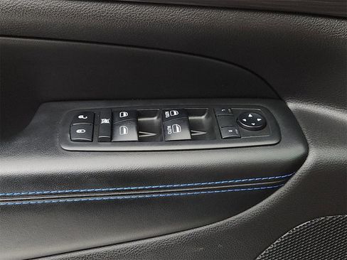 Used 2019 Jeep Grand Cherokee Laredo image 31