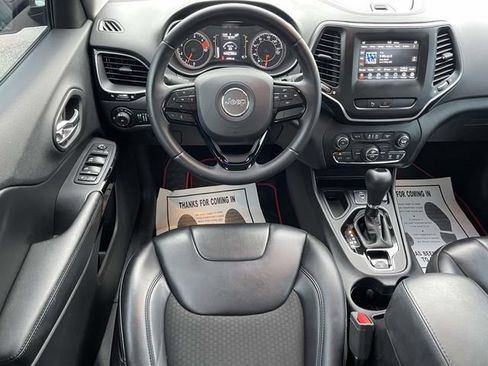 Used 2019 Jeep Cherokee Latitude Plus FWD image 12
