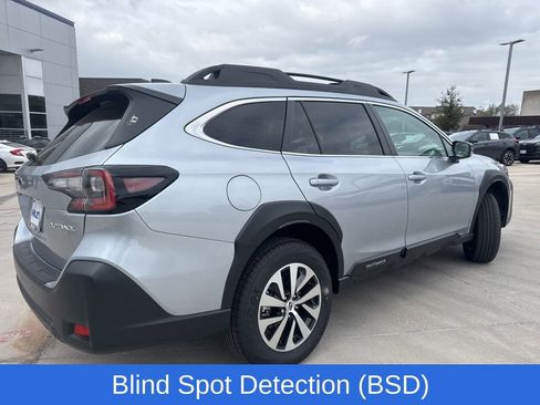 Used 2025 Subaru Outback Premium image 7