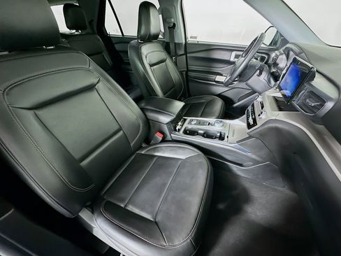 Used 2023 Ford Explorer XLT w/ Equipment Group 202A image 32