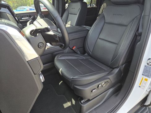 Used 2025 GMC Yukon XL Denali AWD/4WD image 29