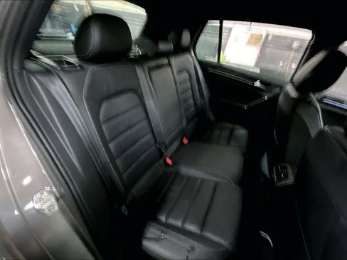 Used 2017 Volkswagen Golf R 4-Door image 29