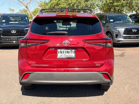 Used 2021 Toyota Highlander XLE FWD image 5