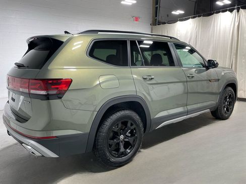 Used 2025 Volkswagen Atlas Peak Edition SE AWD/4WD image 4