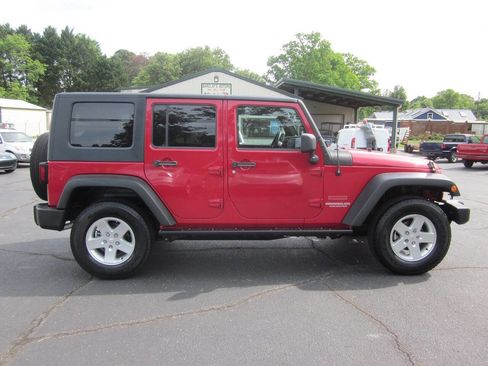 Used 2010 Jeep Wrangler Unlimited Sport AWD/4WD image 5