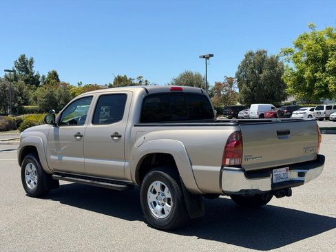 Used 2005 Toyota Tacoma PreRunner RWD image 8