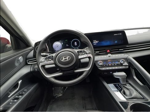 Used 2025 Hyundai Elantra SEL FWD image 35