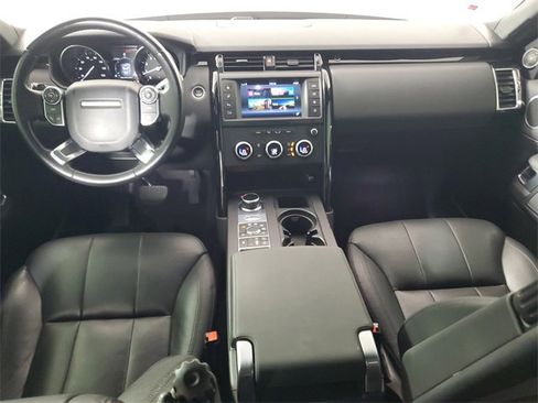 Used 2017 Land Rover Discovery SE image 15