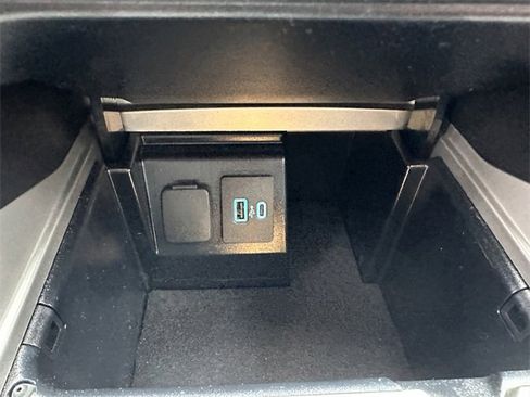 Certified 2022 Ford Explorer XLT w/ Equipment Group 202A image 24