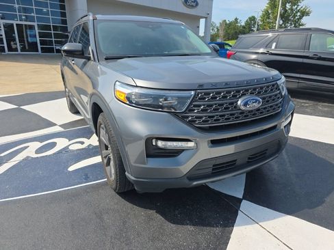 Used 2024 Ford Explorer XLT w/ Equipment Group 202A AWD/4WD image 12