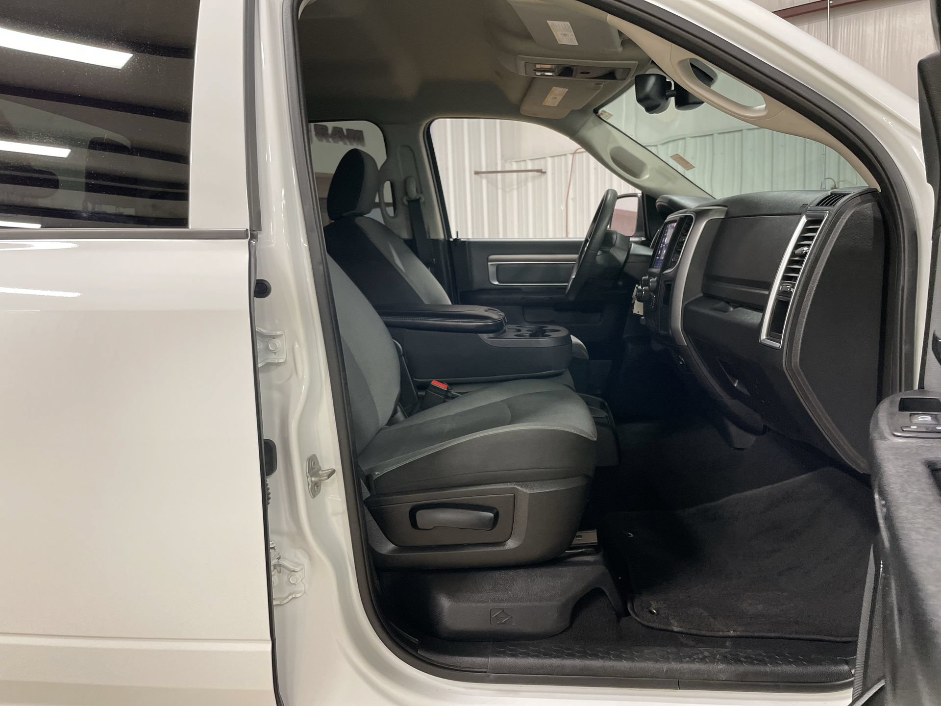 Used 2022 RAM 1500 Classic SLT w/ Electronics Group AWD/4WD image 27