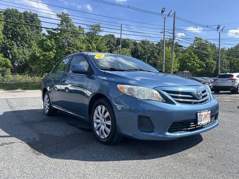 Used 2013 Toyota Corolla LE FWD image 3