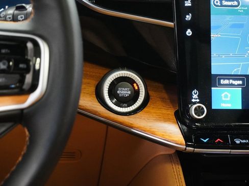 Used 2023 Jeep Grand Wagoneer Series III image 32