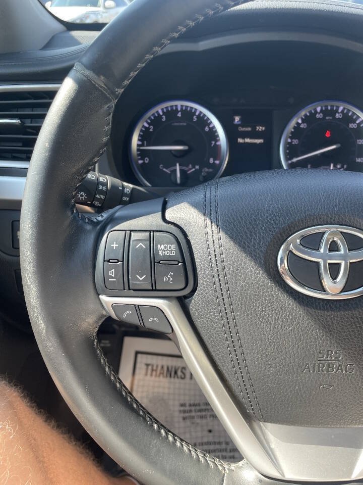 Used 2017 Toyota Highlander XLE FWD image 22