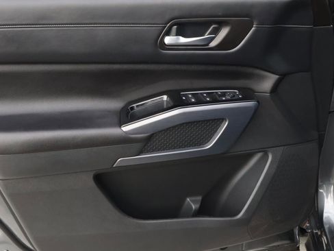 Used 2024 Nissan Pathfinder SL FWD image 15