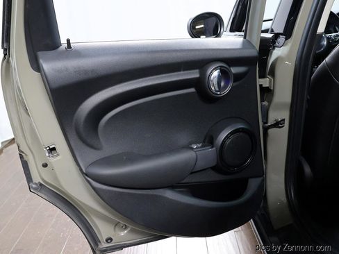 Used 2020 MINI Cooper 4-Door Hardtop w/ Storage Package FWD image 25