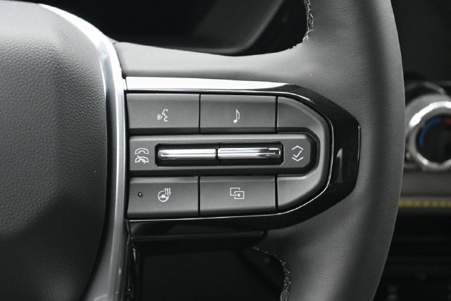 New 2026 Chevrolet Colorado ZR2 w/ Technology Package AWD/4WD image 23