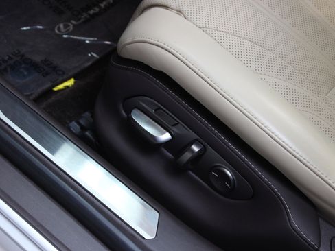 Used 2020 Lexus LS 500 w/ Luxury Package image 38