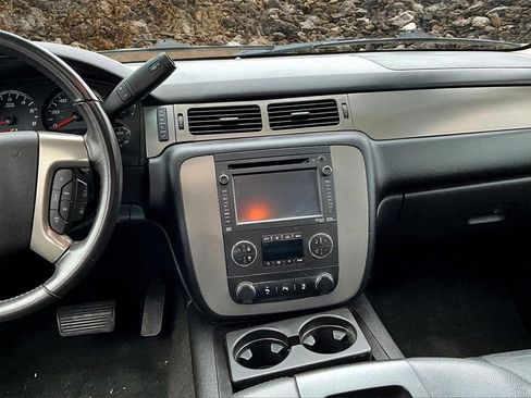 Used 2013 Chevrolet Suburban LT image 6