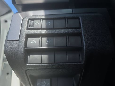 Used 2025 Toyota Tacoma SR5 AWD/4WD image 26