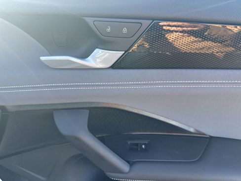 Certified 2025 Volkswagen Tiguan SE image 40