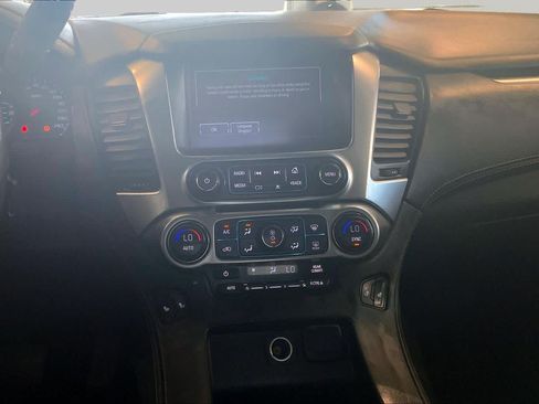 Used 2017 Chevrolet Suburban LT RWD image 6