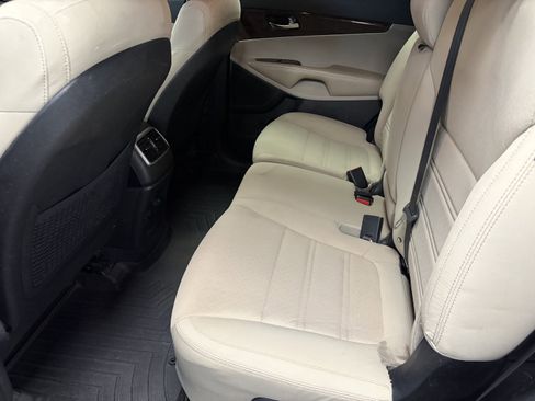 Used 2016 Kia Sorento LX FWD image 13