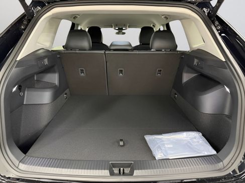 New 2026 Volkswagen Tiguan SE image 9