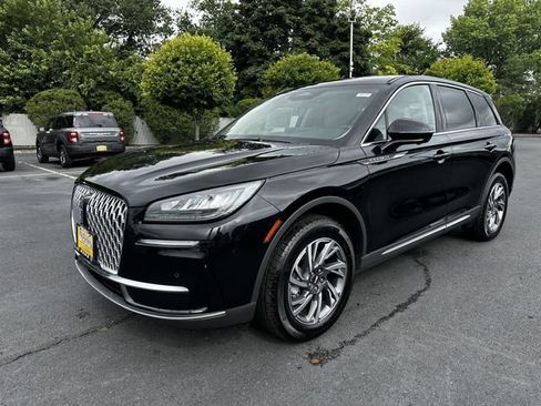 Certified 2025 Lincoln Corsair AWD w/ Equipment Group 101A image 9
