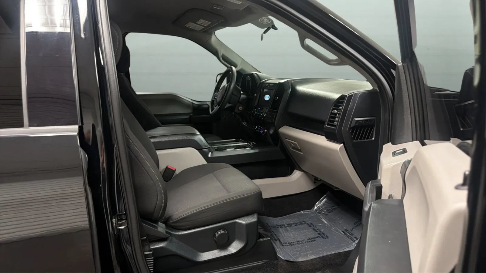 Used 2017 Ford F150 XL w/ Equipment Group 101A Mid RWD image 19