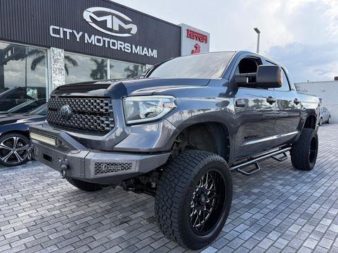 Used 2018 Toyota Tundra SR5 w/ SR5 Upgrade Package image 3