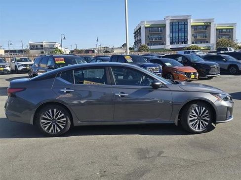 New 2025 Nissan Altima 2.5 SV image 27