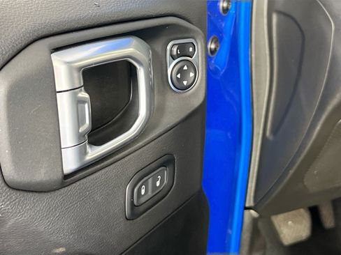 Used 2022 Jeep Gladiator Overland AWD/4WD image 18