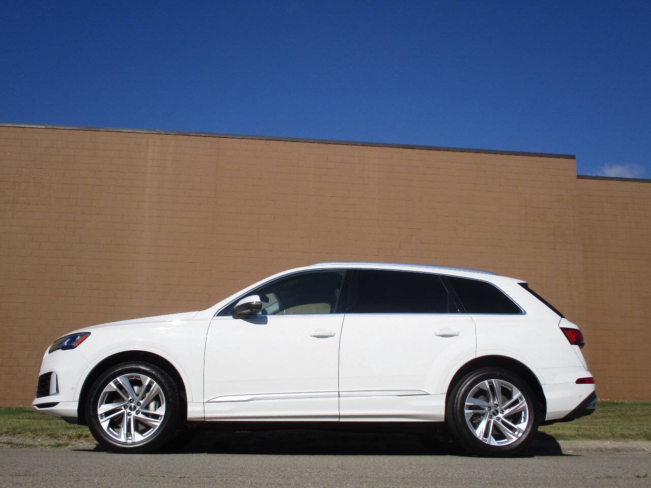 Used 2023 Audi Q7 3.0T Premium Plus AWD/4WD image 5