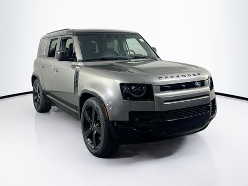 Used 2024 Land Rover Defender 110 X-Dynamic SE image 3