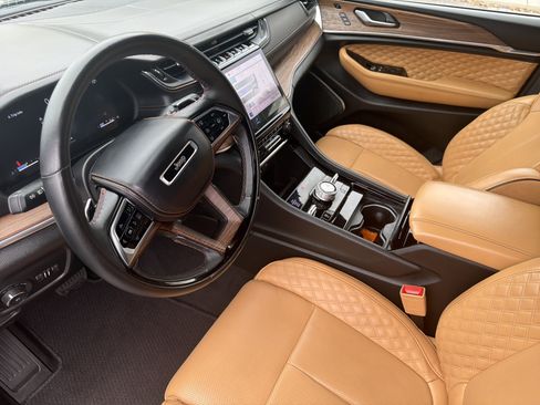 Used 2024 Jeep Grand Cherokee L Summit w/ Rear Seat Video Group I AWD/4WD image 10