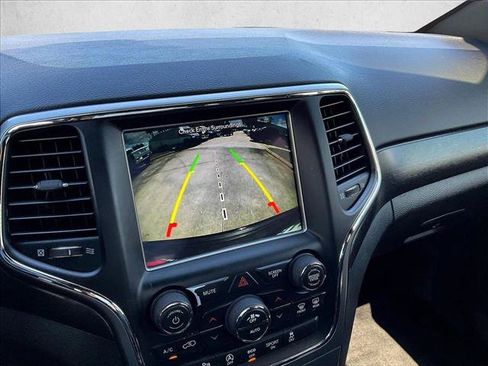 Used 2018 Jeep Grand Cherokee Altitude RWD image 23