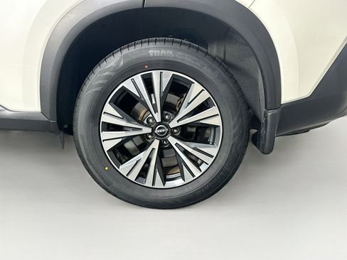 Used 2023 Nissan Rogue SV FWD image 11