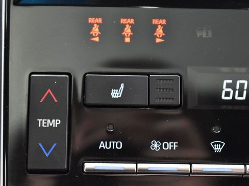 Used 2019 Toyota Avalon XSE image 24