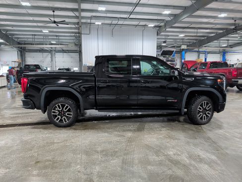 Used 2022 GMC Sierra 1500 AT4 image 2