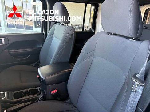 Used 2023 Jeep Wrangler Unlimited w/ Sun & Screen Package AWD/4WD image 13
