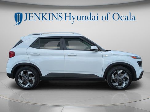 Certified 2021 Hyundai Venue SEL FWD image 2