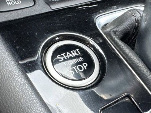 Certified 2022 Nissan Kicks SV FWD image 36