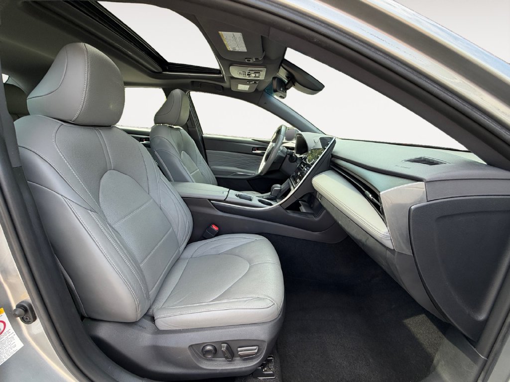 Used 2019 Toyota Avalon Limited FWD image 13