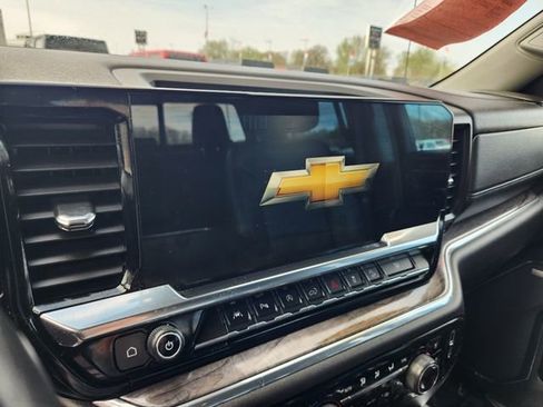 Used 2024 Chevrolet Silverado 1500 LTZ w/ LTZ Convenience Package II AWD/4WD image 17