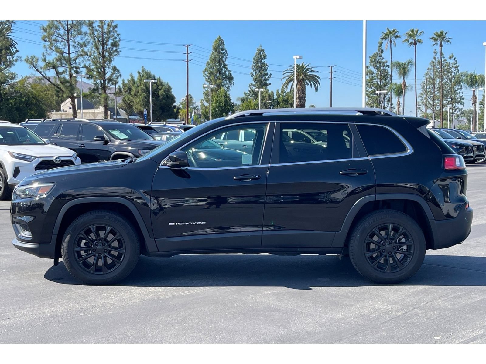 Used 2021 Jeep Cherokee Latitude Lux AWD/4WD image 3