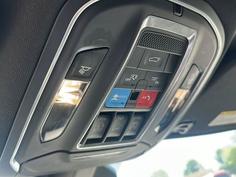 Used 2022 Jeep Wagoneer Series III w/ Premium Group I AWD/4WD image 19