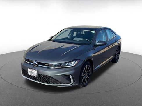 Used 2025 Volkswagen Jetta SE image 7