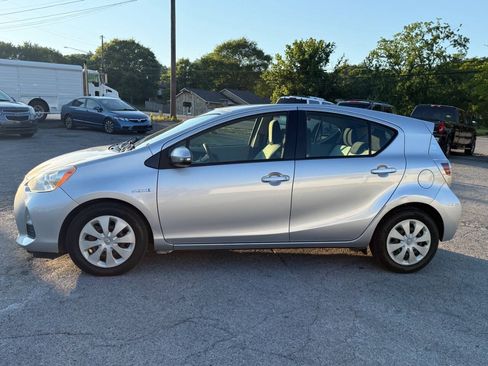 Used 2012 Toyota Prius C One FWD image 3
